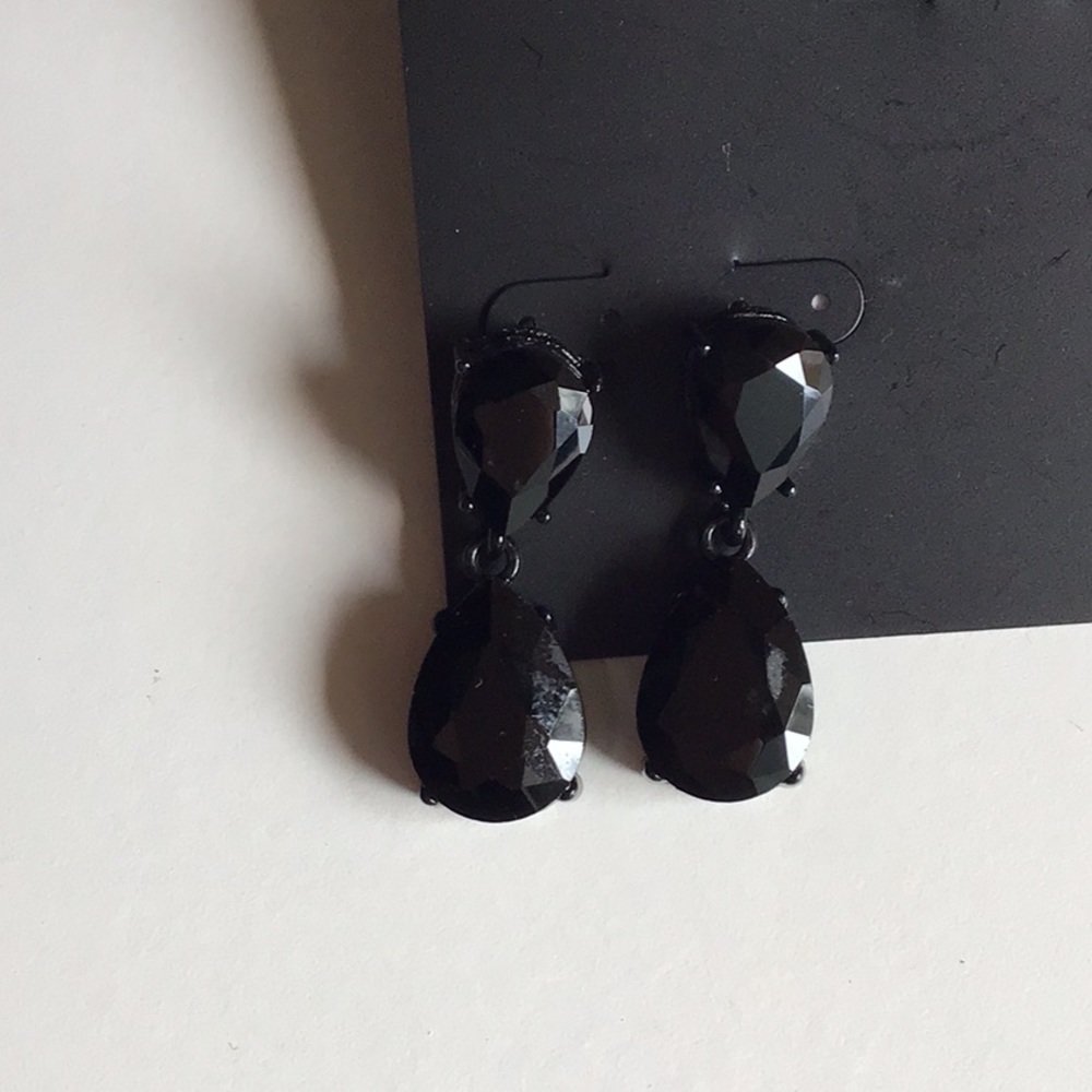 Glass teardrop black earrings